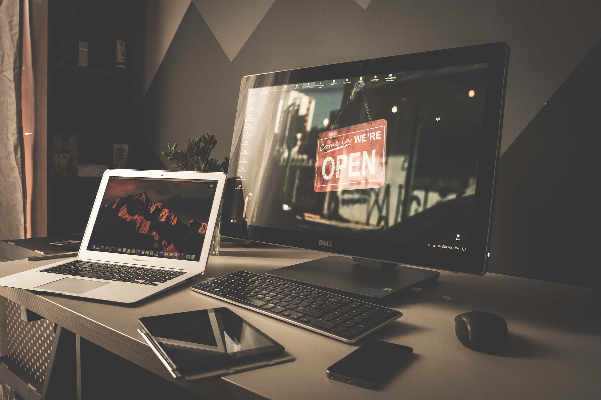 business-computer-connection-contemporary-450035
